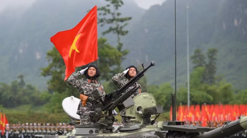 A military vehicle and artillery formation of the Viet Nam People’s Army during a combined rehearsal for the military parade and march marking the success of the August Revolution and National Day (September 2). (Photo: THE DAI)