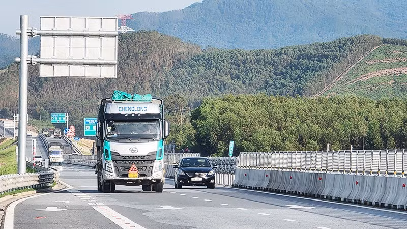 Nationwide public investment disbursement exceeds 755 trillion VND in 2025, reaching 83.7% of the plan. Photo: BAC SON