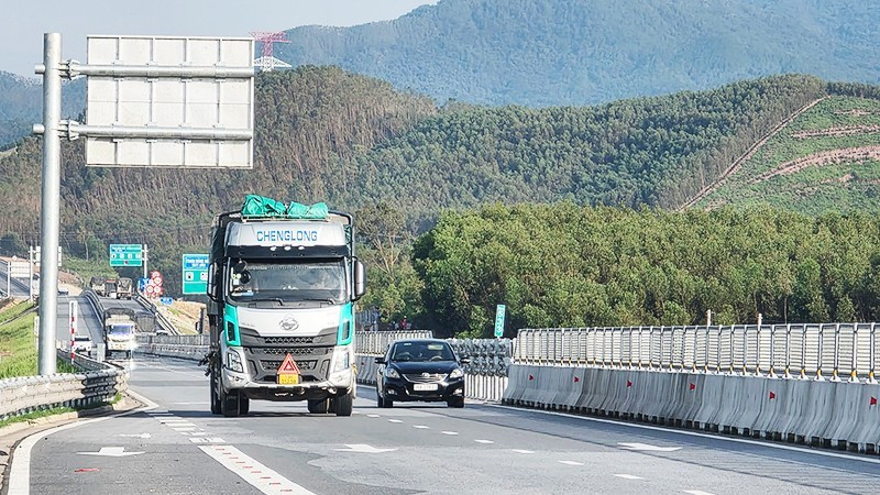 Nationwide public investment disbursement exceeds 755 trillion VND in 2025, reaching 83.7% of the plan. Photo: BAC SON