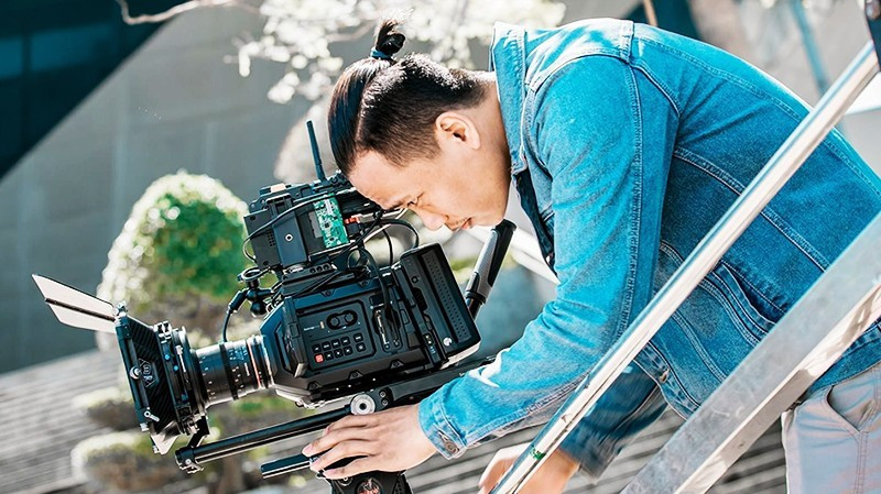 Director Nguyen Thanh Paven on location.