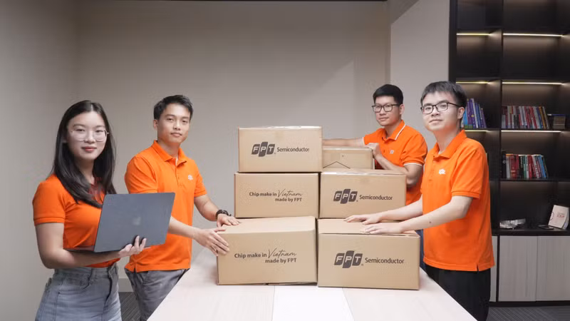 The FPT engineering team conducts research and refines the design, enabling the “Make in Vietnam, made by FPT” power chip to pass stringent global testing systems.