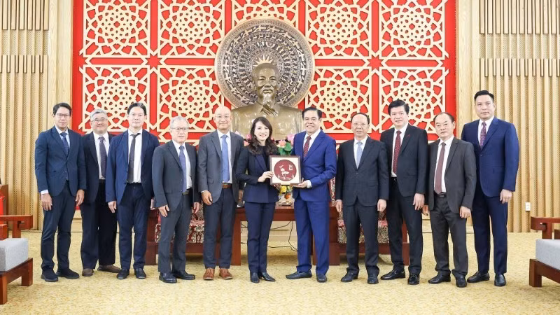 Leaders of the Nghe An Provincial People's Committee meet with leaders of Thailand's WHA Group in early 2026. (Photo: KIM OANH)