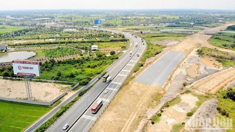 Progress of expressway investment and construction projects in the Southeastern and Southwestern regions to be accelerated.