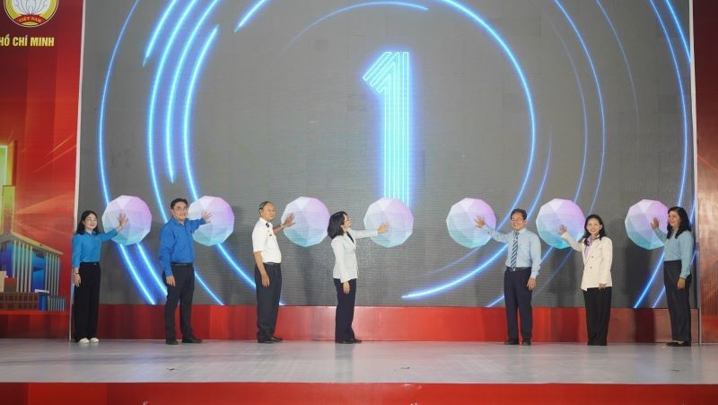 At the launch ceremony of the “Digital Literacy for All” Movement, 2025–2026. (Photo: THE ANH)