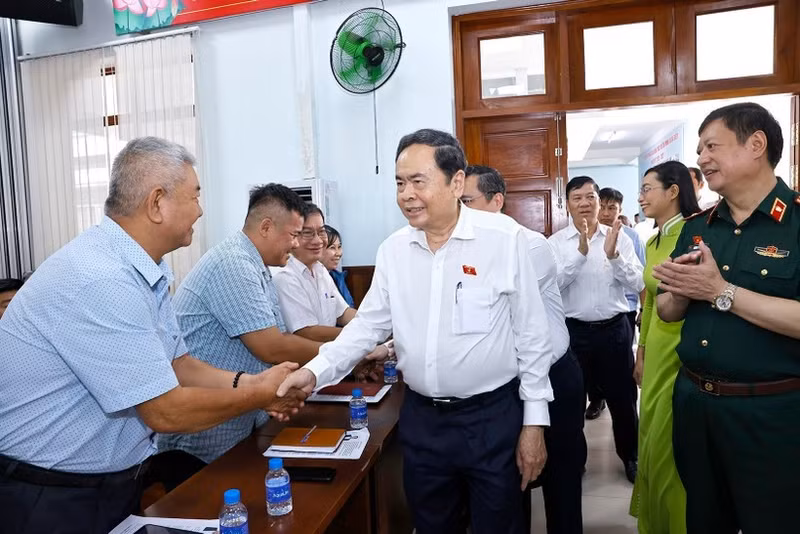 Chairman of the National Assembly Tran Thanh Man meets voters in Ba Diem commune, Ho Chi Minh City. (Photo: VNA)