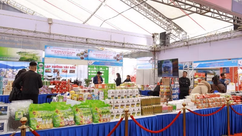 More than 150 enterprises participate in the 25th Viet Nam–China International Trade Fair.