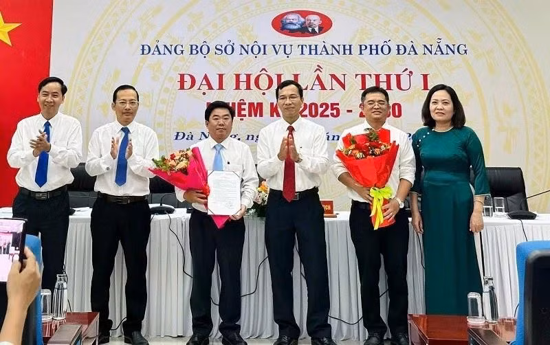 The Party Committee of the Department of Home Affairs of Da Nang announces the establishment of Hoang Sa special zone's Party cell on June 16. (Source: Nhandan.vn)