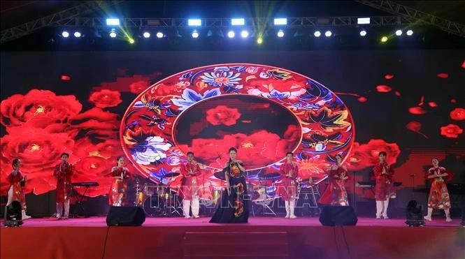 An art performance at the festival (Photo: VNA)