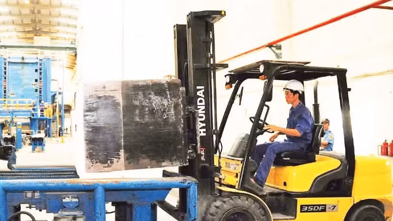 Paper production at An Hoa Paper Joint Stock Company in Tuyen Quang Province. (Photo: KHANH AN)