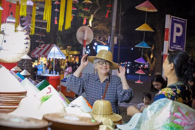 An international visitor delights in Viet Nam’s traditional products while exploring Ha Noi (Photo: VNA)