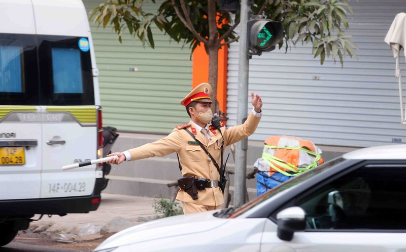 An on-duty traffic police officer in Ha Noi. (Illustrative photo: VNA)