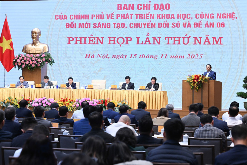 The fifth meeting of the Government’s Steering Committee on Science, Technology, Innovation, Digital Transformation, and Project 06 held on November 15. (Photo: nhandan.vn)