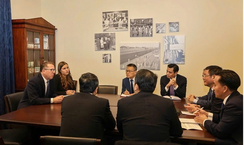 Minister Nguyen Hong Dien hopes to establish practical cooperation mechanisms with the state of Nebraska. (Photo: The Courtesy of MoIT)
