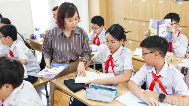 A lesson at Ngo Si Lien Lower Secondary School in Ha Noi. (Photo: DAI THANG)