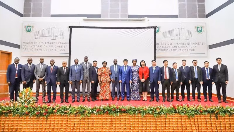 Vice Chairman Vu Hong Thanh and delegates attend the seminar “Viet Nam–Côte d’Ivoire economic policy and cooperation: Achievements and prospects.” (Photo: VNA)