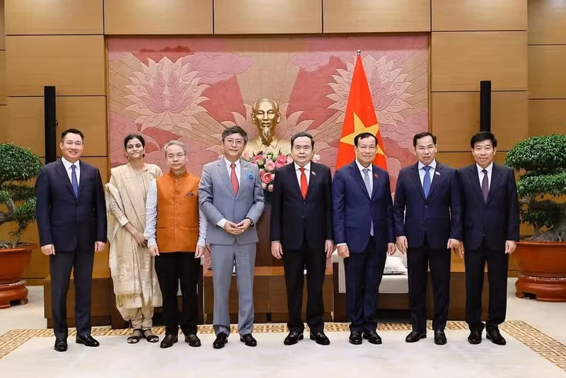 vna-potal-chu-tich-quoc-hoi-tran-thanh-man-tiep-dai-su-an-do-tai-viet-nam-8842812jpg.jpg