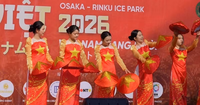 A dancing performance at the Vietnamese Tet Osaka 2026 programme (Photo: VNA)