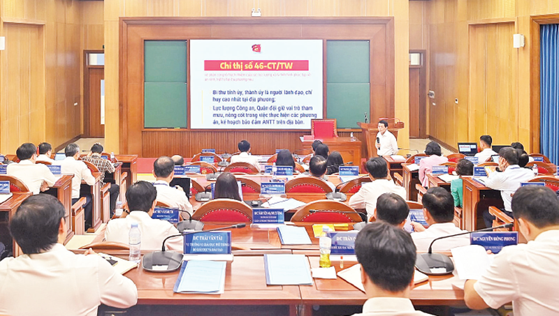 A class session for participants of the refresher and knowledge-updating course for officials planned for the 14th Party Central Committee. (Photo: DUY LINH)