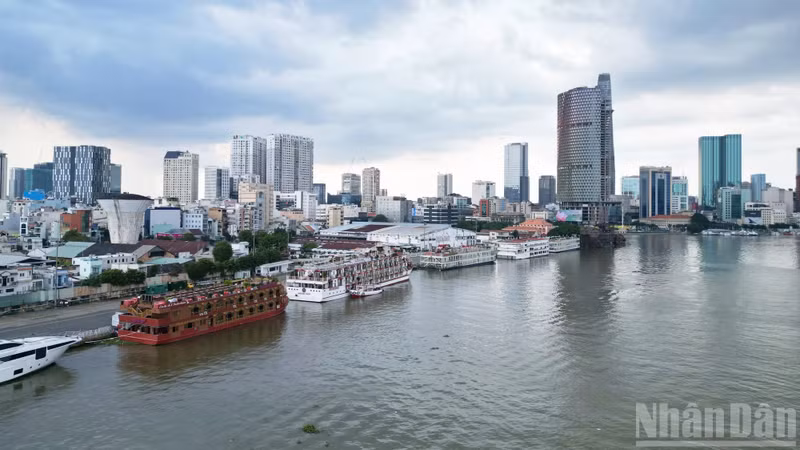 According to Secretary of the Ho Chi Minh City Party Committee Tran Luu Quang, the expansion of the Ho Chi Minh Cultural Space at Nha Rong Wharf forms part of Ho Chi Minh City’s broader strategy to become an innovative, dynamic, civilised, and globally integrated metropolis. The area will be developed into a riverside cultural-artistic-landscape complex, creating a distinctive highlight for the city centre.