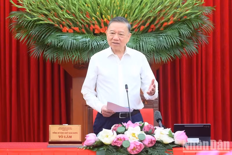 Party General Secretary and State President To Lam addresses the first meeting of the Central Steering Committee for reviewing practice and considering the amendment and supplementation of the Party Statutes on August 5. (Photo: nhandan.vn)
