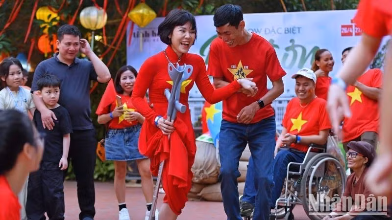 Lively community activities organised by the Viet Nam Youth with Disabilities Association.