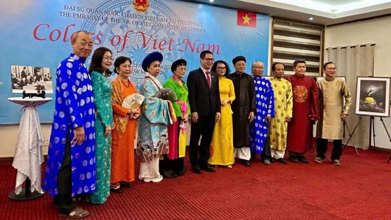 The event “Colours of Viet Nam” features heritage ao dai from the northern, central and southern regions of Viet Nam.