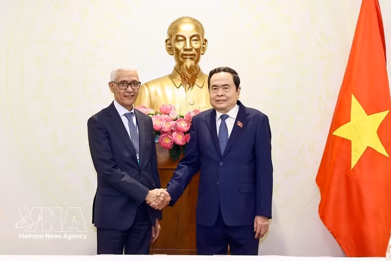 National Assembly Chairman Tran Thanh Man (R) receives Rachid Talbi El Alami, Speaker of the House of Representatives of Morocco, in Viet Nam on January 21, 2025. (Photo: VNA)