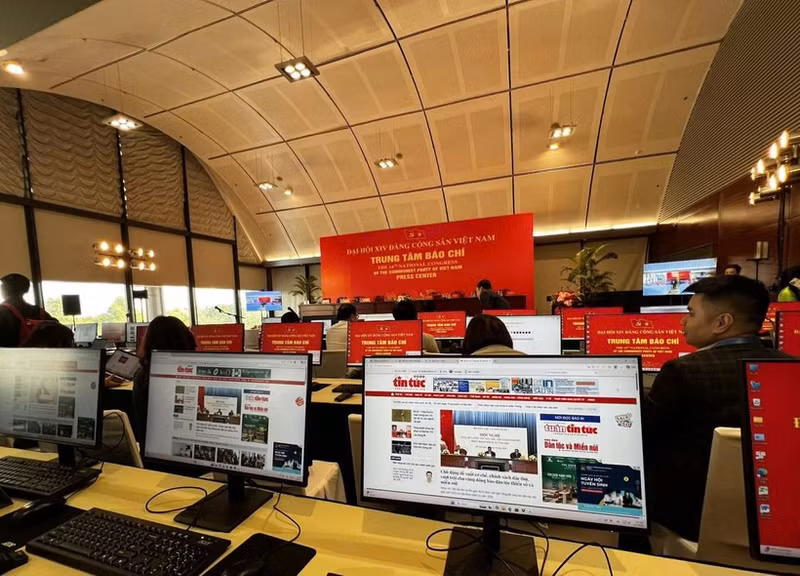 The press centre for the 14th National Party Congress is equpped with modern facilities, high-speed internet connectivity, more than 150 computers and a full range of technical equipment. (Photo: VNA)