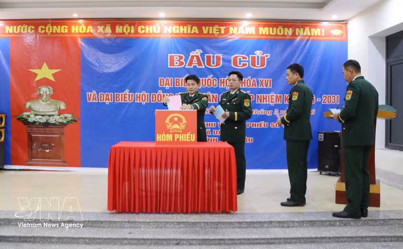 Voters at Dao San Border Guard Station cast their ballots in the election of deputies to the 16th National Assembly and People’s Councils at all levels for the 2026–2031 term. Photo: VNA