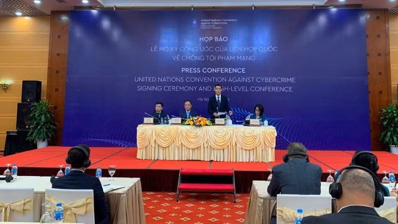 A press conference announces the signing ceremony of the Ha Noi Convention.