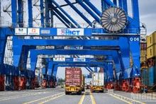 Cargo handling at Dinh Vu Port, Hai Phong. (Illustrative photo: THANH DAT)