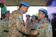 A representative of the UNISFA presents the United Nations Medal for Peacekeeping Operations to members of Viet Nam’s Engineering Unit Rotation 3.