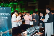 Vietnamese tourism businesses introduce Korean partners to premium products such as luxury cruises, golf tours, heritage discovery experiences, and cuisine. (Photo: hanoimoi.vn)