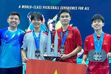 Trinh Linh Giang (2nd from right) wins Pro Men’s Singles title. (Photo: PPA)