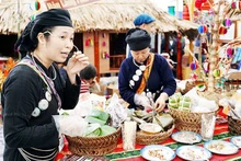 Many agricultural cooperatives livestream to introduce their products to consumers. Photo: NGUYET ANH