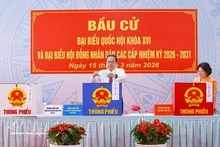 NA Chairman Tran Thanh Man casts his ballot at Polling Station No. 14 in Hoc Mon ward, Ho Chi Minh City, on March 15 morning. (Photo: VNA)
