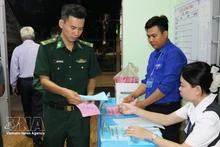 A border guard comes to cast his ballot in Tan Phu Dong islet commune, Dong Thap province, on March 15 morning. (Photo: VNA)