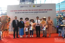 Da Nang welcomes the first flight from Singapore. (Photo: ANH DAO)