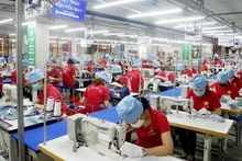 Garment production for export at Garment 10 Corporation. (Photo: QUYNH CHI)
