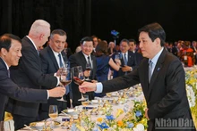 President Luong Cuong congratulates the heads of delegations attending the Opening for the Signature of the Ha Noi Convention.