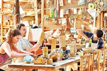 Visitors make bamboo souvenir products at a handicraft facility in Da Nang. (Photo: MY HA)