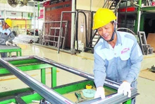 Aluminium and glass door production at Huynh De Door Engineering Joint Stock Company (Tam Thang Ward, Ho Chi Minh City).