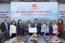 The Ministry of Agriculture and Environment receives the Asian Development Bank's formal confirmation of an emergency international assistance package worth 2 million USD to help address the severe impacts of recent flooding in central Viet Nam. (Photo: nongnghiepmoitruong.vn)