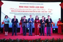 Delegates cut the ribbon to inaugurate the photo exhibition “Connecting and spreading Viet Nam–Cuba friendship.”