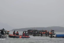 The rescue forces are searching for the missing (Photo: VNA)