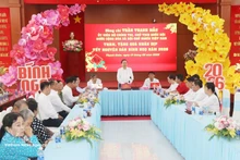 National Assembly Chairman Tran Thanh Man speaks at his meeting with 200 policy beneficiary families, poor households and those facing particularly difficult circumstances in Thanh Xuan commune, Can Tho city, on February 13. (Photo: VNA)