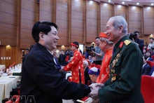 President Luong Cuong presents gifts to the elderly, veteran revolutionaries, social policy beneficiaries, students, members of the armed forces, and representatives of the local community in Lao Cai province. (Photo: VNA)