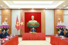 Party General Secretary To Lam and officials at the phone talks with Russian President Vladimir Putin on January 24 (Photo: VNA)