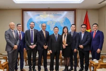 Deputy Prime Minister Ho Duc Phoc and other delegates at the reception. (Photo: The Courtesy of Prudential)