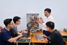 Dr Nguyen Trung Hieu (in white shirt), Head of Faculty of Electronics Engineering 1 at the Posts and Telecommunications Institute of Technology.